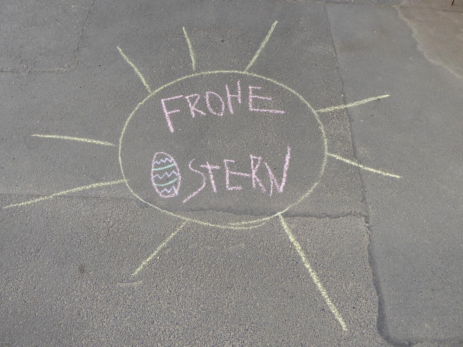 familien234 Ostern Kreidebotschaft Botschaft zu Ostern mit Kreide geschreiben