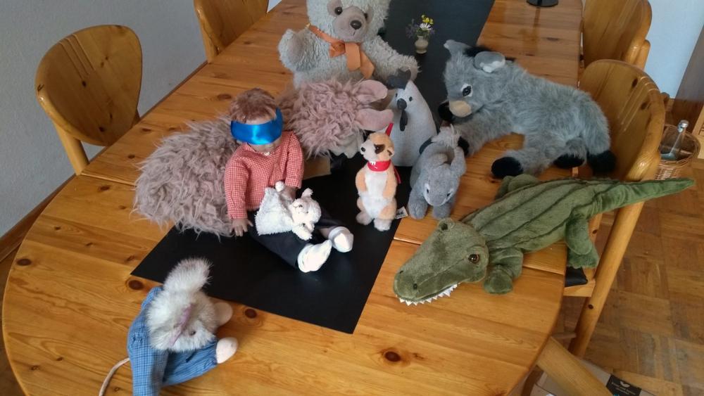 familien234 2.Advent B Tiere und Puppen erkennen