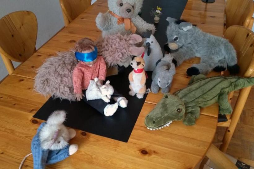 familien234 2.Advent B Tiere und Puppen erkennen