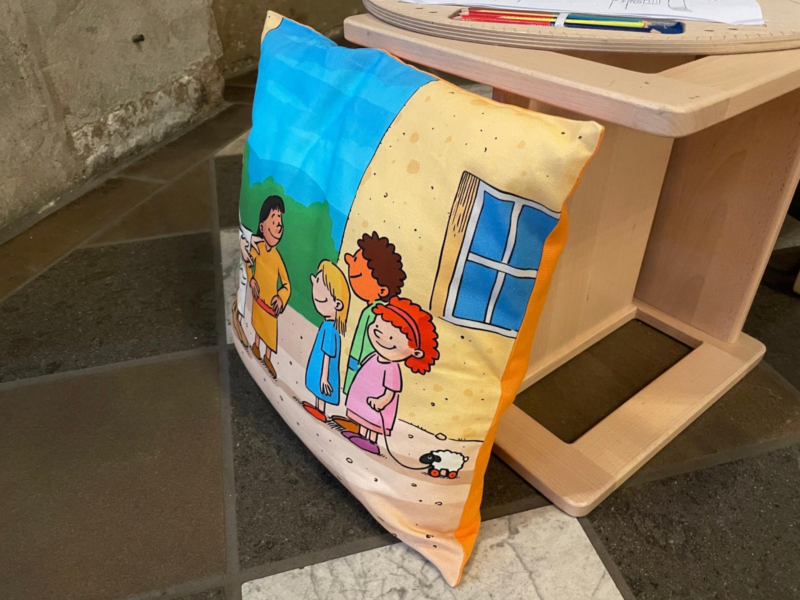 Jesus und die Kinder Kissen orange Rückseite Kissen für Familienoase