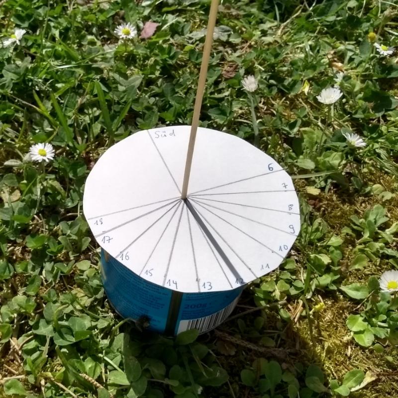 familien234 Schöpfungstage basteln Tag 4 Sonnenuhr 1