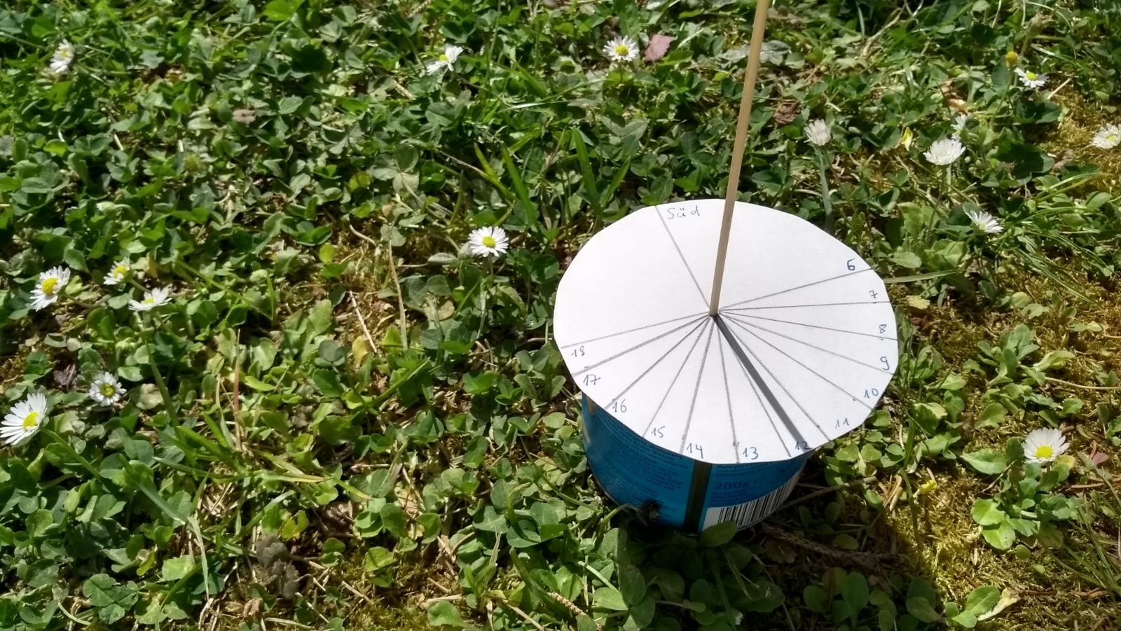 familien234 Schöpfungstage basteln Tag 4 Sonnenuhr 1