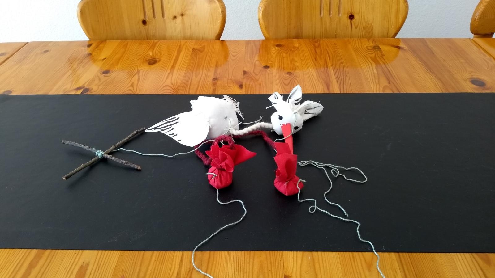 familien234 Schöpfungstage basteln Tag 5 Storch-Marionette 9
